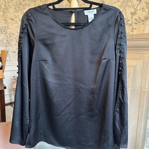 Carmen Marc Valvo Elegant Black Blouse with Sleeve Accents